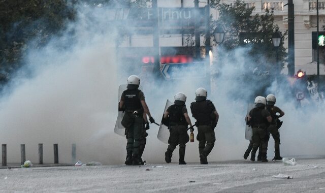 Μαρτυρία 67χρονου: Εγώ είμαι ο “κουκουλοφόρος” που υπερασπίστηκε ο αστυνομικός