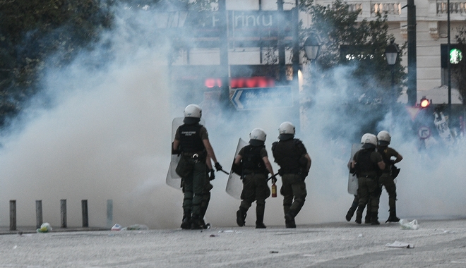 Μαρτυρία 67χρονου: Εγώ είμαι ο “κουκουλοφόρος” που υπερασπίστηκε ο αστυνομικός