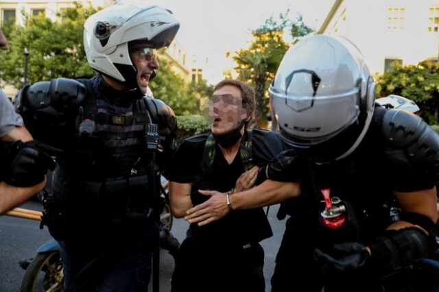 Προπηλακισμούς και εκφοβισμό από αστυνομικούς καταγγέλει Ενωση Φωτορεπόρτερ Ελλάδας