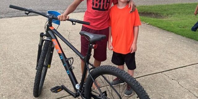 ΗΠΑ: Νεαρός κέρδισε ποδήλατο και το δώρισε στον φτωχό γείτονά του