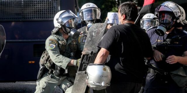 Ένταση μετά τη συγκέντρωση στην Πλ. Βικτωρίας με 3 συλλήψεις- Κασιδιάρης και Μπογδάνος με τις “επιτροπές κατοίκων”