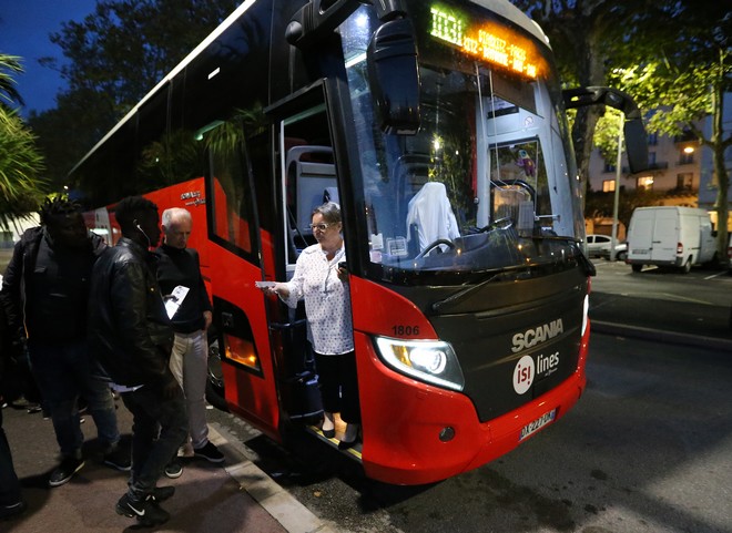 Γαλλία: Πέθανε ο οδηγός λεωφορείου που δέχτηκε επίθεση από επιβάτες αφού τους είπε να βάλουν μάσκα