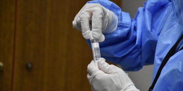 Λέσβος: Οικογένεια νόσησε από κορονοϊό – Έκλεισε το Κέντρο Υγείας Πλωμαρίου