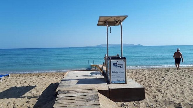 Κρήτη: Σε λειτουργία η ράμπα πρόσβασης των ΑμεΑ στην παραλία Καρτερού