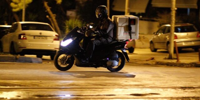 Γιατί βλέπεις πολλούς 50αρηδες να κάνουν delivery