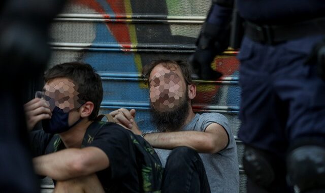 Έλληνες stand up κωμικοί: Αλληλεγγύη σε Άλεξ Τιτκώβ και Θωμά Λάλο