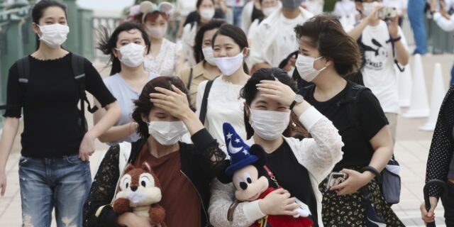 Άνοιξε η Ντίσνεϊλαντ στο Τόκιο