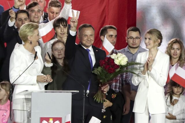 Πολωνία: Εκλέχθηκε ο υπερσυντηρητικός Ντούντα, έρχεται διαζύγιο με το κράτος Δικαίου