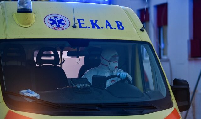 Θήβα: Στο νοσοκομείο και ο πατέρας της 16χρονης που πέθανε από κορονοϊό