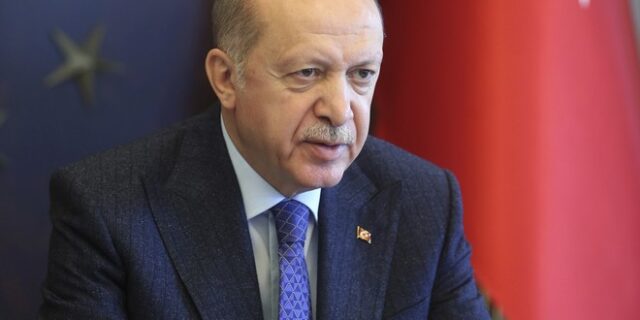 Τουρκία: Ο Ερντογάν “βυθίζεται” αλλά το κόμμα του αντέχει