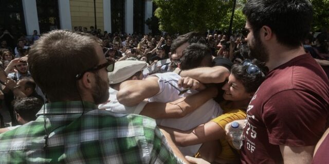 Ελεύθεροι οι συλληφθέντες της πορείας κατά του νόμου για τις διαδηλώσεις