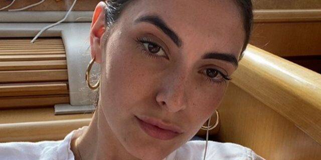 GNTM: Η Εύη Ιωαννίδου ποζάρει topless στο Instagram