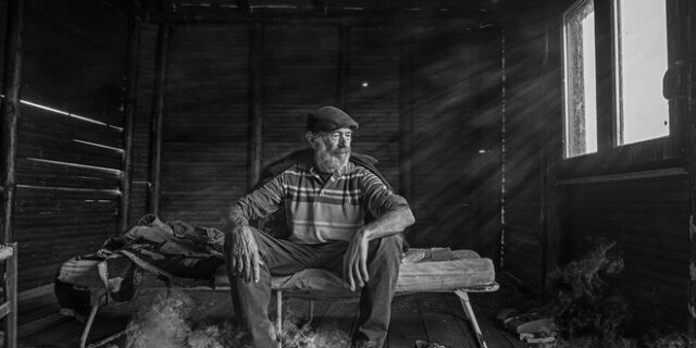 Στις 100 καλύτερες φωτογραφίες ανδρικού πορτρέτου στο κόσμο η φωτογραφία του Δημήτρη Βαβλιάρα