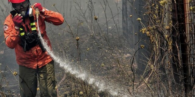 Φωτιά κοντά στον οικισμό Δροσοπηγή στη Μάνη