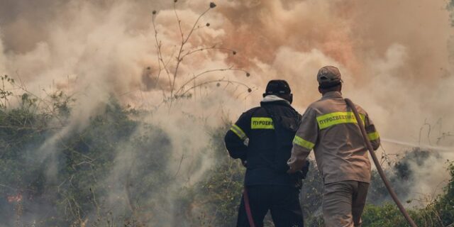 Φωτιές σε Ηλεία και Κορινθία: Η εικόνα βελτιώνεται συνεχώς