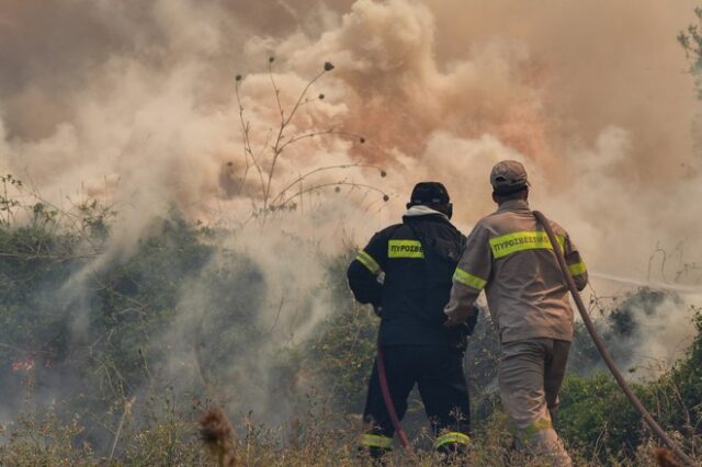 Φωτιές σε Ηλεία και Κορινθία: Η εικόνα βελτιώνεται συνεχώς