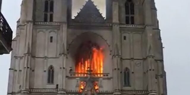 Γαλλία: Υπό κράτηση ένας άνδρας για τη φωτιά στον καθεδρικό της Νάντης