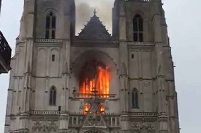 Γαλλία: Η πυρκαγιά στον καθεδρικό ναό της Νάντης τέθηκε υπό έλεγχο