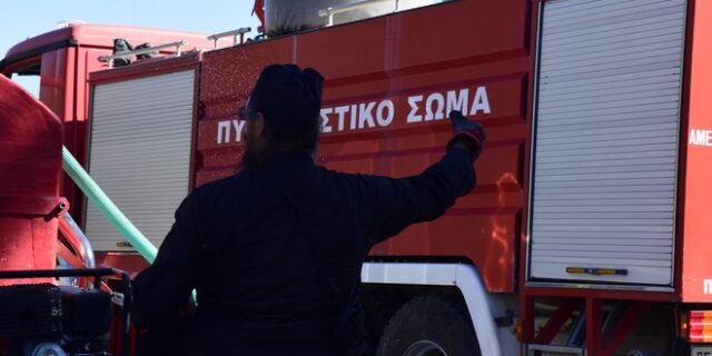 Σε εξέλιξη φωτιά στην Πούντα Ζέζα στην Λαυρεωτική