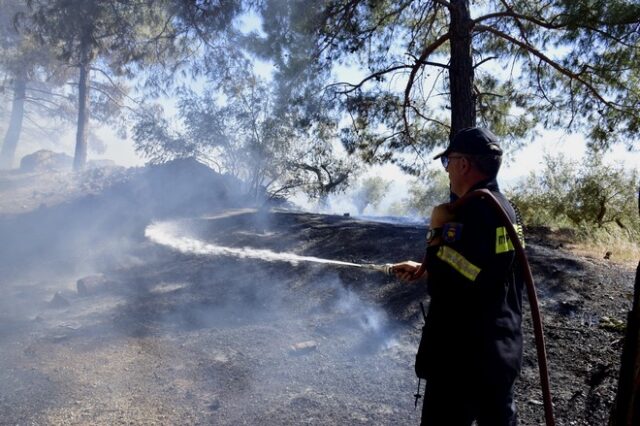 Σε εξέλιξη φωτιά στο Βαρθολομιό Ηλείας