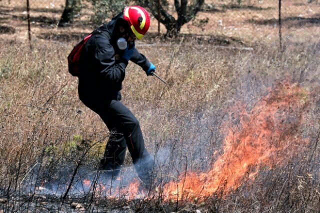 Υπό μερικό έλεγχο η φωτιά στην Περαχώρα Λουτρακίου