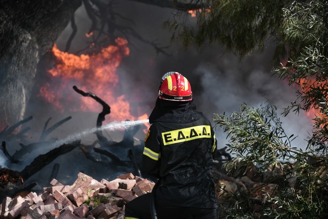 Ανεξέλεγκτη μεγάλη φωτιά στην Κύπρο – Εγκληματική ενέργεια “βλέπει” η αστυνομία