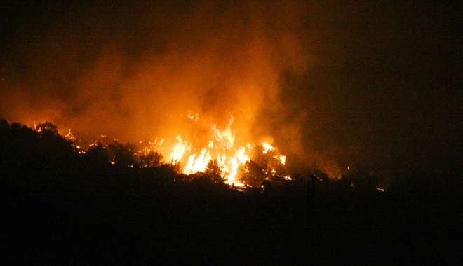 Φωτιά στην Κορινθία: Νέες αναζωπυρώσεις στις Κεχριές – Έρχεται δύσκολη νύχτα