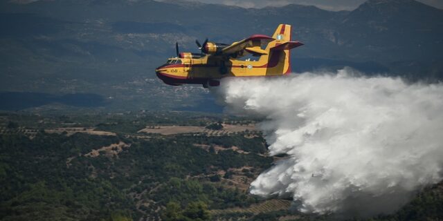 Σε εξέλιξη φωτιά στην Μεγαλόπολη κοντά στη Ιερά Μονή Μπούρα