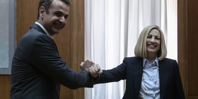 Συνάντηση Μητσοτάκη – Γεννηματά με χαμόγελα και μπηχτές