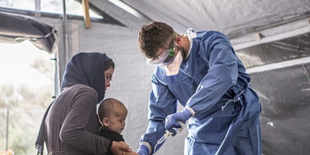 Οι Γιατροί Χωρίς Σύνορα έκλεισαν τη δομή COVID-19 στη Λέσβο μετά από πρόστιμο του δήμου