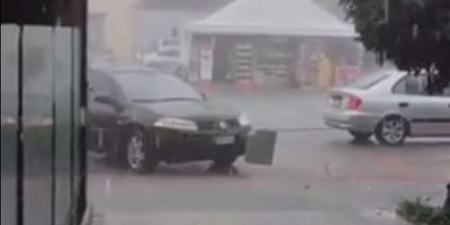 Καταιγίδα με χαλάζι και κεραυνούς στη Γλυφάδα