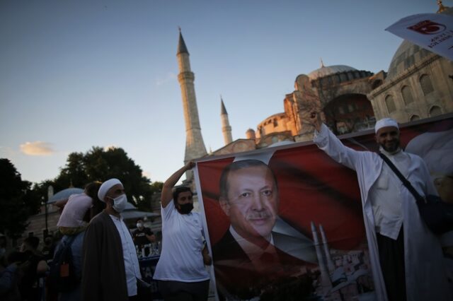 Αγιά Σοφιά: Πόσα χρήματα χάνει το χρόνο η Τουρκία από το “καπρίτσιο” του Ερντογάν