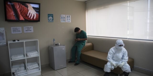 Ρουμανία: Εκατοντάδες ασθενείς έφυγαν από το νοσοκομείο, την ώρα που η επιδημία αναζωπυρώνεται