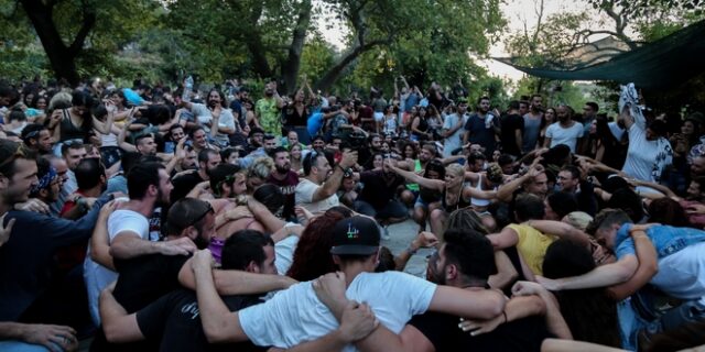Παπαθανάσης: Πιθανή παράταση απαγόρευσης των πανηγυριών μέχρι τέλη Αυγούστου