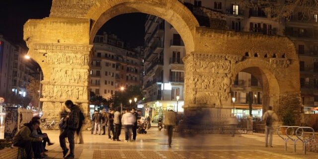 Θεσσαλονίκη: Συνελήφθησαν δύο άνδρες για αρπαγή και βιασμό 20χρονης