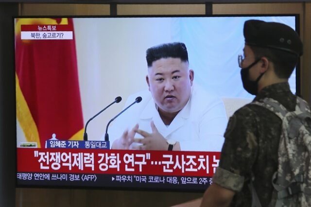 Κιμ Γιονκ Ουν: Σπάνια επανεμφάνιση για να πει ότι η Βόρεια Κορέα δεν έχει κορονοϊό