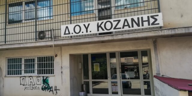 Κοζάνη-Επίθεση με τσεκούρι: Φώναζε “τωρα σας άρεσε;” – Στη Θεσσαλονίκη οι τραυματίες