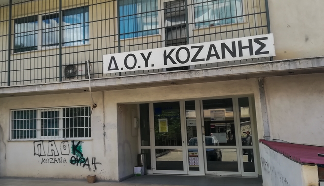 Κοζάνη-Επίθεση με τσεκούρι: Φώναζε “τωρα σας άρεσε;” – Στη Θεσσαλονίκη οι τραυματίες