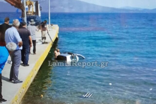 Αρκίτσα: Αυτοκίνητο έπεσε στη θάλασσα αντί να μπει στο πλοίο