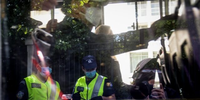 Πρόστιμα και συνωστισμός στα μέσα μεταφοράς – Ζητείται λύση εδώ και τώρα