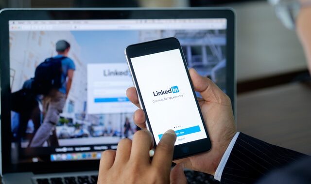 Το Linkedin περικόπτει 960 θέσεις εργασίας