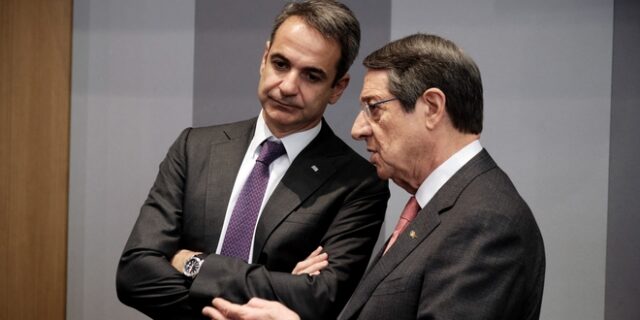 Μητσοτάκης – Αναστασιάδης: Τηλεφωνική επικοινωνία για την πυρκαγιά στην Κύπρο