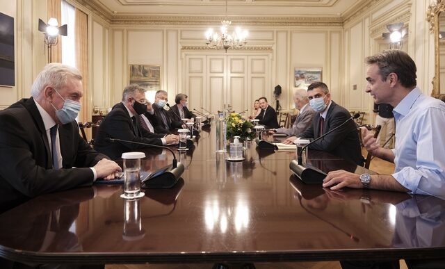 Μητσοτάκης σε επιδημιολόγους: “Αν κρίνετε ότι πρέπει να σημάνετε συναγερμό, μη διστάσετε”