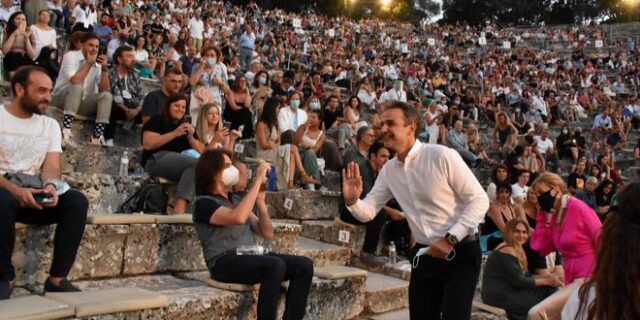ΣΥΡΙΖΑ: “Πήγε με στρατιωτικό ελικόπτερο ο κ. Μητσοτάκης, διήμερο σε Αντίπαρο και Επίδαυρο;”