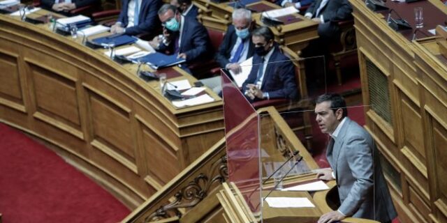 Μητσοτάκης-Τσίπρας: Αντιπαράθεση για αναδρομικά και κόκκινα δάνεια