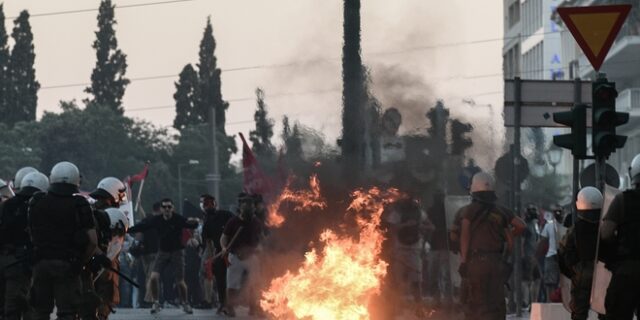 Επεισόδια στο Σύνταγμα – Μολότοφ και δακρυγόνα