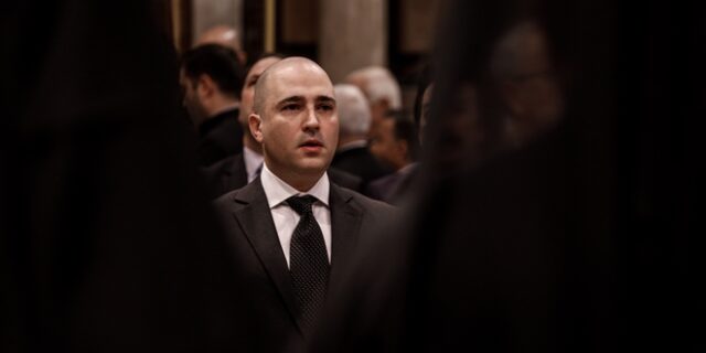 Ένας Μπογδάνος φέρνει βόλτα τη ΝΔ 