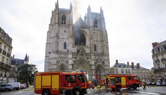 Γαλλία: Υποψίες για εμπρησμό στον Καθεδρικό ναό της Νάντης