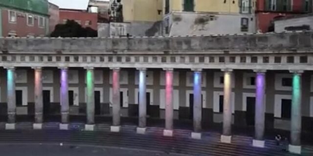 Η Αΐντα του Βέρντι στην κεντρική πλατεία απο την Όπερα της Νάπολης