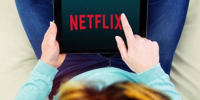 Netflix: Το δίκοπο μαχαίρι του κορονοϊού – Οι φόβοι και οι ελπίδες για τη νέα σεζόν